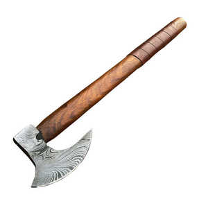 Hache tactique en acier Damas forgé à la main, manche en bois de qualité supérieure, hache de chasse de haute qualité pour le camping et le bushcraft - Product Image 1