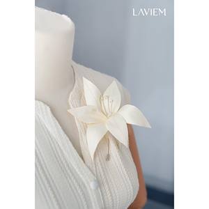 Vestido Maxi Vintage Beige con Cuello en V, Adorno de Encaje y Cintura Ajustada para Mujer |   Vestido Mimi para Eventos de Boda |   LAVIEM - Product Image 5