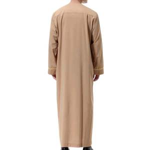 Túnica Musulmana para Hombre, Color Marrón Bronceado, Manga Corta, Cuello en V, Detalle Bordado, Jubba Islámica, Kandura, Dishdasha, Ropa Árabe de Verano - Product Image 2
