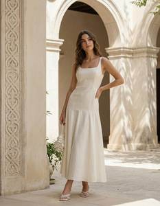 Robe en satin de lin pour femme, élégante, sur mesure, haut de gamme, luxueuse, sexy, dos nu, style sirène, avec ourlet à volants. - Product Image 2