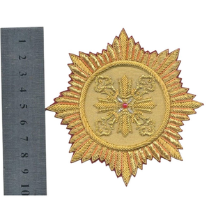 Badge de blazer de luxe en tissu à motif de feuille, brodé à la main en fil d'or écologique, avec applique florale 3D à coudre sur vêtement - Product Image 4