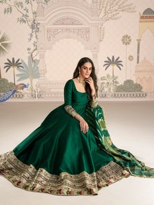 Conjunto de Traje Anarkali Verde Bordado con Pantalones Palazzo, Atuendo Tradicional para Mujer, para Bodas, Fiestas y Uso Diario - Product Image 3