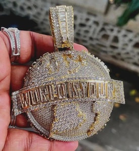 Colgante 'El Mundo Es Tuyo' con Moissanita de Corte Brillante, Chapado en Oro, Plata de Ley 925, Estilo Hip Hop, Unisex, Regalo de Boda Especial - Product Image 4