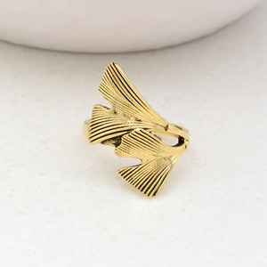 Bague en laiton Ginko Design, motif feuille de Ginkgo, couleur dorée, cadeau idéal pour femme, anniversaire de mariage - Product Image 2