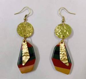 Pendientes Colgantes Redondos de Resina Color Blanco Crema con Forma de Concha, Chapados en Oro, Estilo Retro para Mujer - Product Image 4