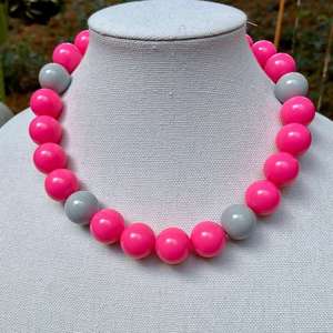 Collier tendance en résine perlée, perles multicolores légères, bijou de mode unique, cadeau pour elle, élégant pour tous les jours - Product Image 5