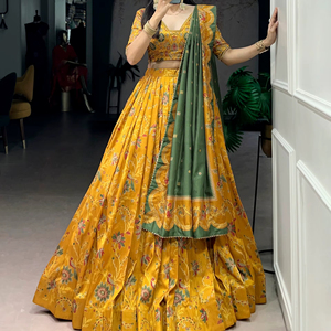Elegante Lehenga Choli Tradicional Estampado, Seda Tussar Premium, Traje Nupcial y Festivo, Hecho a Mano, Atuendo Étnico Indio para Novia - Product Image 1