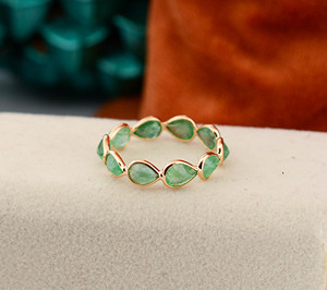 Anillo de Eternidad con Bisel de Esmeralda Verde Natural en Forma de Lágrima, Oro Amarillo Sólido de 18K, Anillo de Lujo con Gema Tallada en Pera, Piedra de Nacimiento de Mayo - Product Image 1