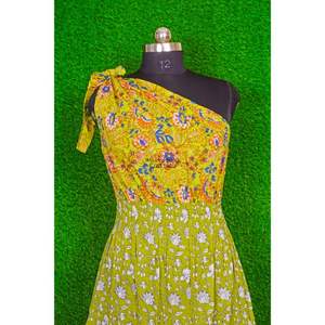 Robe longue maxi en coton pour femme, élégante et moderne, style décontracté, hip-hop, mignonne, naturelle, douce, asymétrique à une épaule, longueur ras du sol, idéale pour l'été et les soirées. - Product Image 2