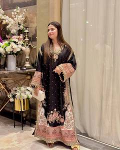 Ensemble Kurti en soie noire brodée étoiles pour femme avec dupatta – Tenue ethnique traditionnelle pour mariage, coupe régulière, séchage rapide, protection solaire - Product Image 3