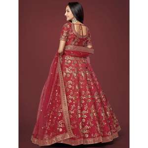 Séduisante soie brodée rouge traditionnelle Lehenga Choli avec chemisier - Product Image 6