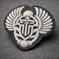 Badge 3D surélevé fait main de haute qualité, personnalisé, de luxe, brodé motif Couronne Abeille, en fil métallique, résistant à l'eau et écologique
