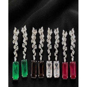 Pendientes Exclusivos de Primera Calidad en Latón Plateado con Diamantes de Imitación CZ, Colección de Pendientes para Mujer, Elige Cualquier Par - Product Image 1
