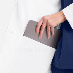 Bata de laboratorio de tela resistente con diseño de bolsillo frontal, mangas largas y cierre de botones para el trabajo diario del personal. - Product Image 6