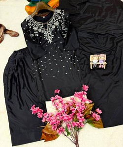 Ensemble Salwar Kameez en coton brodé noir avec dupatta, tenue traditionnelle indienne pour femmes, coupe ample décontractée 85955 VRINDAVAN- VF 242 - Product Image 3
