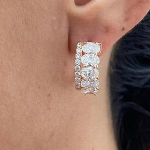 Boucles d'oreilles créoles ovales et en forme de poire pour femme, en or jaune 14 carats, avec diamants naturels, style Huggie, de luxe, pour mariée et anniversaire - Product Image 2