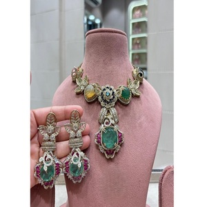 Elegante Juego de Collar y Aretes de Moissanita Chapados en Oro de Latón de Primera Calidad para Mujer, Colección para Bodas y Fiestas - Product Image 1
