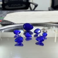 PANJSHIR GEMS INTERNATIONAL Pierres précieuses naturelles Hauyne bleu royal, coupes Asscher et poire, facettées, à changement de couleur, formes variées, pour bijoux rares