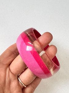 กำไลข้อมือเรซิ่นทันสมัย แฟชั่น งานแฮนด์เมด น้ำหนักเบา เครื่องประดับสำหรับโปรโมชั่น ดีไซน์โดดเด่น สวยงาม สีสันสดใส - Product Image 4
