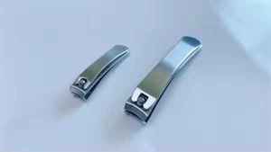 Cortauñas de acero inoxidable de primera calidad diseñado para un corte suave y preciso, y un aseo sin esfuerzo para dedos de manos y pies. - Product Image 2