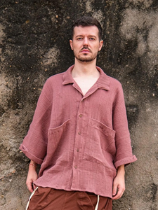 Chemise en gaze de coton rose poudré pour homme, manches décontractées style kimono, col cubain classique, coupe ample bohème - Product Image 5