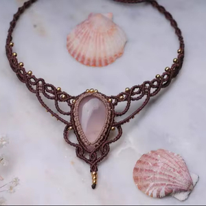 Collier en macramé fait main avec quartz rose, pierre précieuse naturelle rose, pendentif choker bohème tribal, cordon réglable, bijou en cristal de guérison - Product Image 4