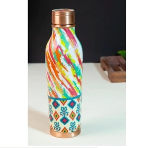 Bouteille d'eau ayurvédique en cuivre pur, personnalisée, finition émail, style floral, prix de gros - Product Image 2
