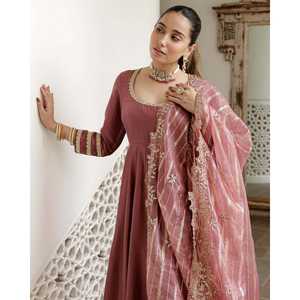 ชุดเสื้อผ้าสตรีแบบ Salwar Kameez ผ้าโพลีเอสเตอร์ พร้อมกางเกงและผ้าคลุมไหล่ ปักลายสวยงาม ไซส์ XL สำหรับงานปาร์ตี้ - Product Image 4