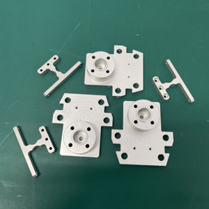 ผู้ผลิตเวียดนาม รับผลิตชิ้นส่วนอะลูมิเนียม 6061 ด้วยเครื่อง CNC แบบกัดและกลึง  ชิ้นส่วนที่มีความแม่นยำสูง  บริการ OEM ODM - Product Image 1