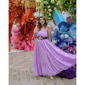 Precioso Vestido de Satén Lavanda Wisteria Hecho a Mano, Corte A, con Cintura Imperio y Escote Corazón, Color Caramelo, Talla XS - Product Image 5