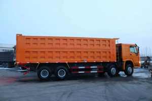 Camión Volquete Howo 8x4 Euro 2 Diésel Nuevo, 10 Ruedas, 11-20T de Carga, Volante a la Izquierda, Cámara Trasera, Pantalla Táctil, Aire Acondicionado - Product Image 3