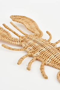 Décoration murale artisanale en rotin en forme de homard, art mural animalier côtier, décoration murale nautique, homard en fibre naturelle, accent décoratif pour la maison - Product Image 3