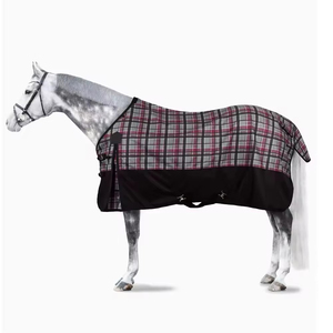Vente flash : couvertures pour chevaux personnalisables, respirantes, imperméables, légères, en polyester, avec logo et marque personnalisés, haute qualité, nouvelle collection hiver. - Product Image 2