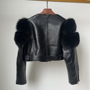 Chaqueta de Moto de Cuero Sintético para Mujer Aussie Edge, Estilo Biker con Cierre Frontal, Manga Larga, Corte Regular, Resistente al Viento y Ecológica - Product Image 2