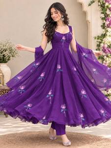 Ensemble Anarkali imprimé numérique violet avec jupe évasée et pantalon - Product Image 1