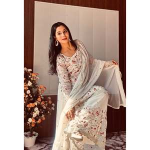 Magnifique haut en mousseline de soie et sharara avec dupatta pour les occasions festives - Product Image 4