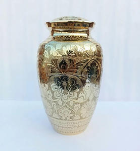 Urna Funeraria Americana de Latón Grabada Personalizada al por Mayor, Acabado Dorado, 10 Pulgadas, 200-220 Pulgadas Cúbicas, Personalizable - Product Image 5