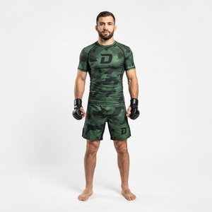 Ensemble d'entraînement personnalisé pour hommes : Rashguard et short de compression pour le MMA - Product Image 1