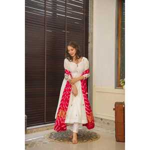 TANIYA'S Premium Quality White Conjunto de traje de mujer - Product Image 1