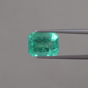 Esmeralda Natural al por Mayor, Certificada por IGI, Gema Suelta de 5.04 Quilates, Corte Esmeralda, Forma Octogonal 11.5x9mm, Verde Claro Premium - Product Image 1