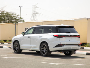 SUV hybride intermédiaire performant de type F Sport, modèle TX 500h 2024, d'occasion - Product Image 5