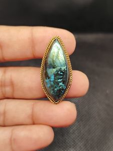 Lot en gros de pendentifs et breloques fantaisie en cristal de labradorite 100% naturel, faits à la main, de haute qualité, avec rainures, au meilleur prix - Product Image 4