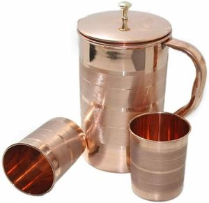 Carafe à eau en cuivre avec couvercle et deux tasses, design classique, grande capacité, usage domestique - Product Image 1