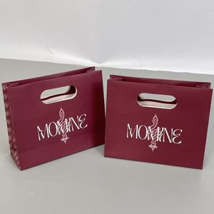 Bolsas de Papel con Asas Troqueladas Personalizadas, Bolsas de Regalo Color Borgoña para Joyería, Empaque para Boutique, Proveedor de Logotipos Personalizados - Product Image 4
