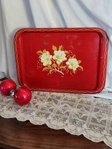 Plateau de service vintage en métal rouge avec motif floral doré, rectangulaire, peint à la main, motif végétal, vaisselle de fête - Product Image 6