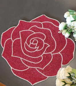 Salvamantel de Rosas con Cuentas Hecho a Mano, Salvamantel de Cuentas de Vidrio Rojas, Lavable, Grosor Medio - Product Image 6