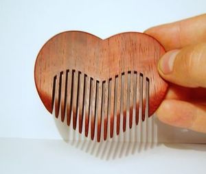 Peigne à cheveux miniature en bois écologique, peigne de poche en bambou fait à la main, cadeau artisanal naturel - Product Image 3