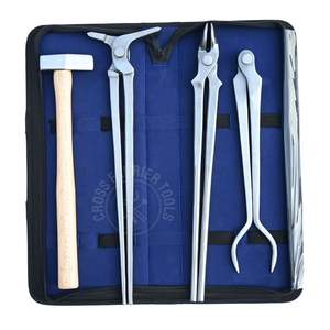 Kit d'outils de fermeur professionnel avec marteau de fermeur à pointe pour ajustement de sabots, écarteur de sabots, pince à tête ronde et pince à sabots de forge - Product Image 1