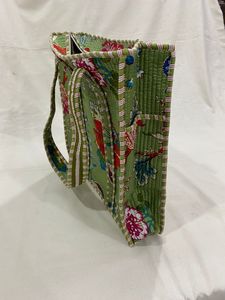 Green Floral Quilted Canvas Tote <b>Bag</b> with Zipper Closure <b>Medium</b> <b>Size</b> Party Beach Gift Hand Length Handle Textile Material - Product Image 1