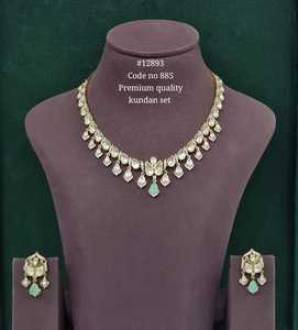 Collier et boucles d'oreilles Kundan Premium 12893, pierres en zircon cubique, plaqué or, zircon taillé en poire, style ethnique pour mariages et fêtes - Product Image 6